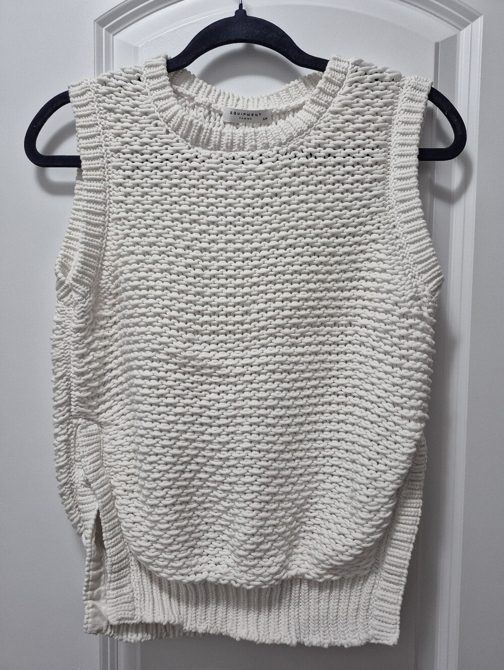 Equipment textured knit sleeveless sweater vest, Small, Off-white